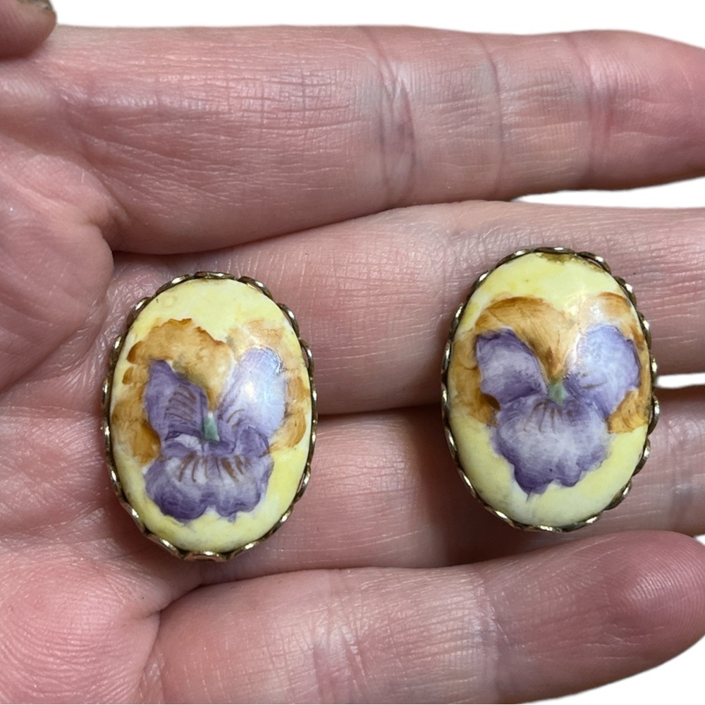 Vintage Porcelain Oval Pansy Painted Screw Back Earrings